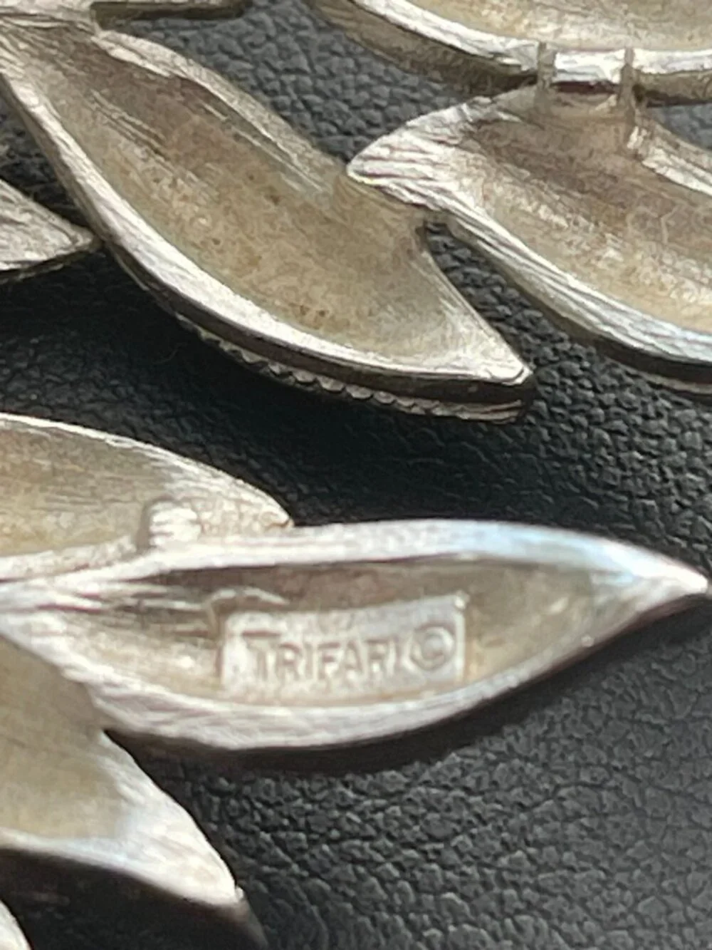Vtg Crown Trifari Silver-Tone Textured Leaf Brooch Pin Statement Figural Jewelry